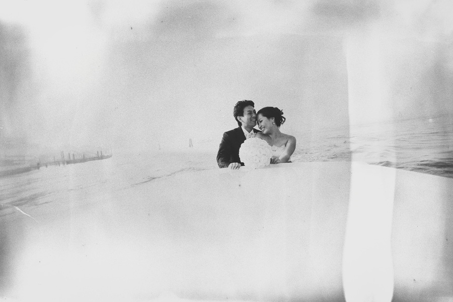 Shoko e Masanao, fuga d’amore e matrimonio a Venezia con la nebbia
