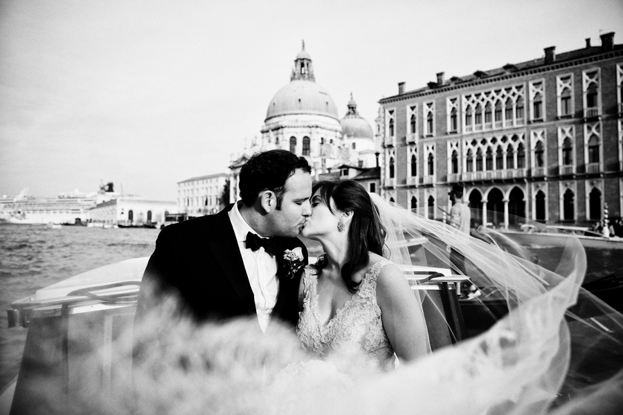 Lisa e Damon, romantici sposi a Venezia